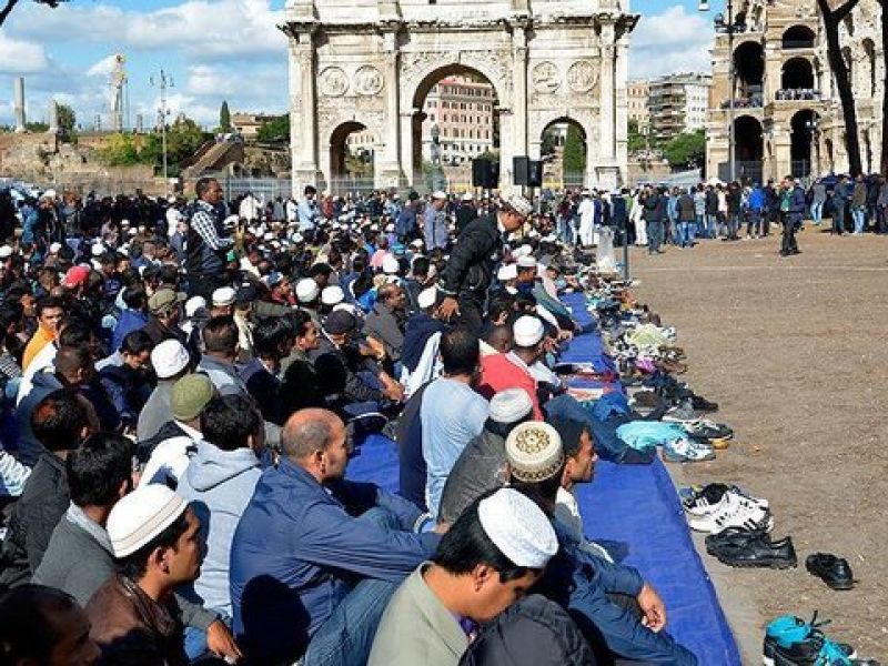 درخواست مسلمانان ایتالیایی برای پخش قرآن از تلویزیون