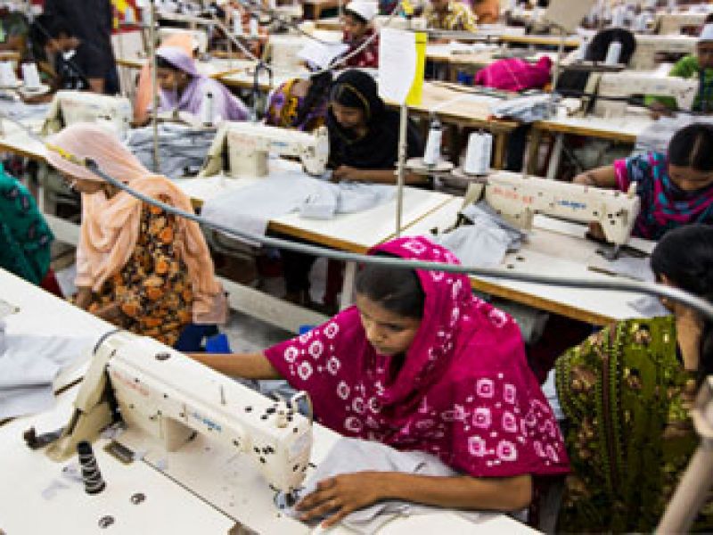 کارگران پوشاک در بنگلادش به کار بازگشتند