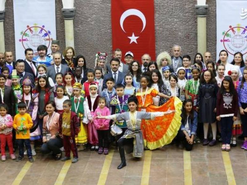 کودکان ترکیه پس از 40 روز از خانه خارج شدند