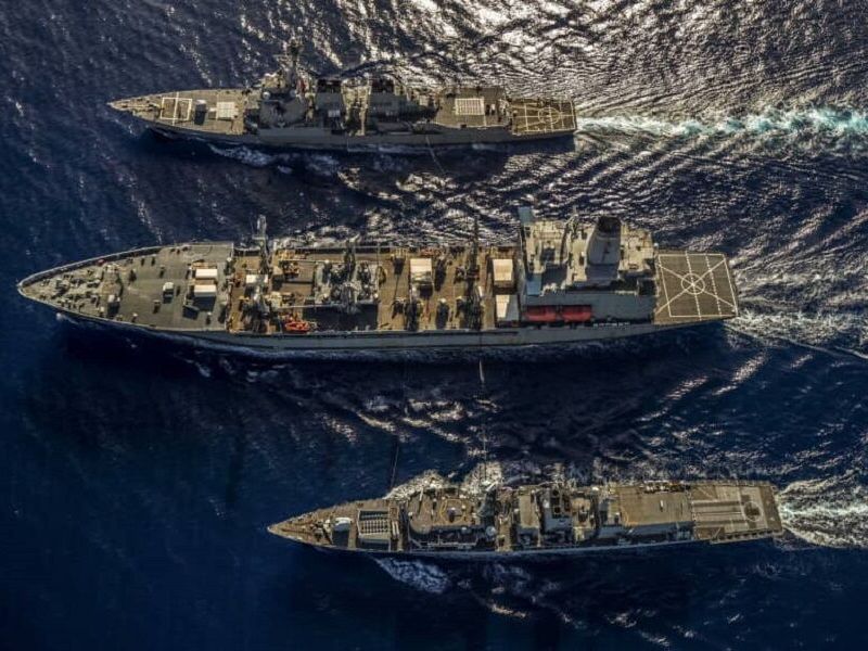 بیانیه نیروی دریایی آمریکا درباره حفظ فاصله شناورهای نظامی با ناوهایش